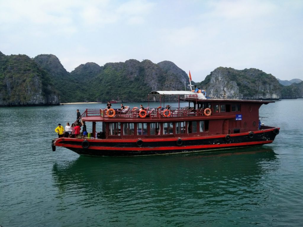 Boot in der Halong Bucht in Vietnam