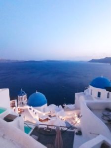 Read more about the article Santorin – das Luxus Reiseziel in Griechenland. Was aber, wenn man mit dem Rucksack dorthin reist?